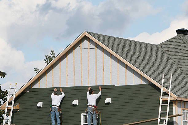 Professional Siding Installation technician working in Waynesboro, GA